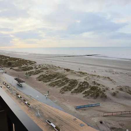 In By Sandy Beaches Nieuwpoort